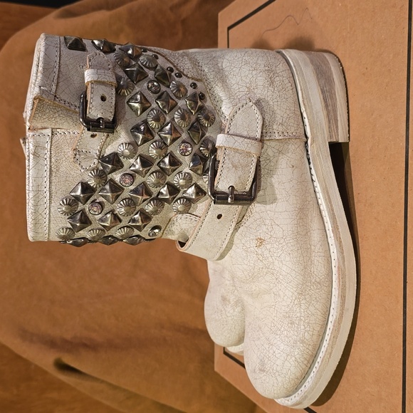 Ash Titanic 38 - Picture 2 of 4